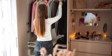 Organizing Closet Shelves in Small Bedrooms