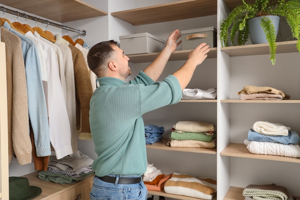 closet shelf organization