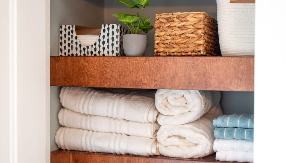 How to Organize Bathroom Shelves for Easy Access