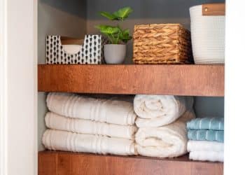 How to Organize Bathroom Shelves for Easy Access
