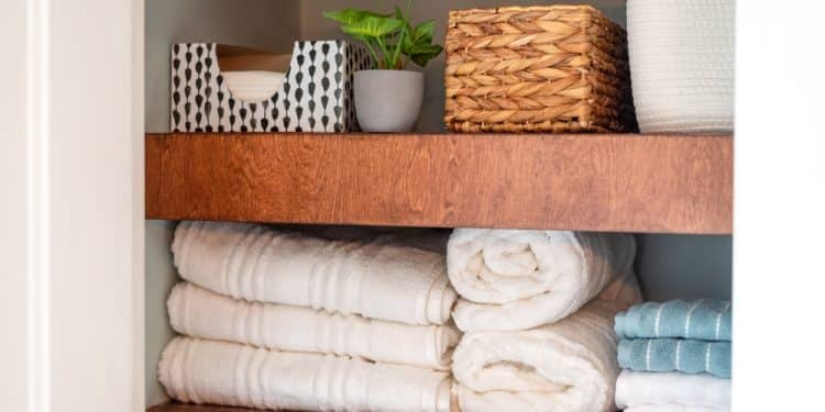 How to Organize Bathroom Shelves for Easy Access
