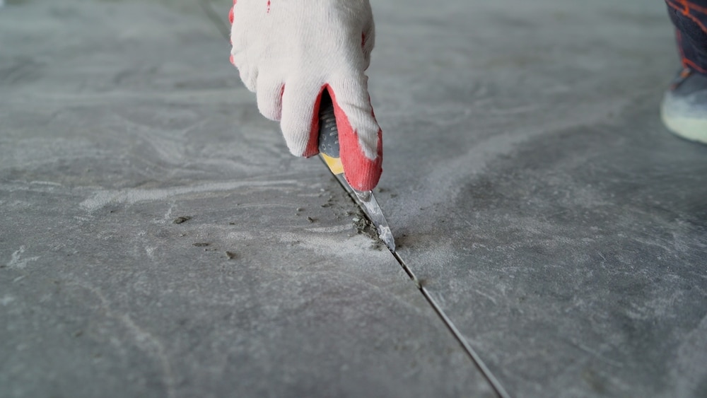 Whiten tile grout
